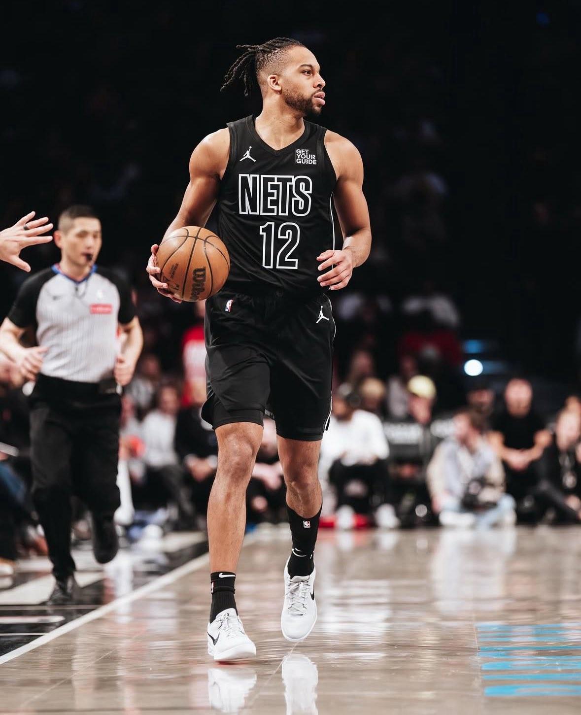 利好曾凡博，记者：篮网裁掉双向合同球员埃夫布翁万